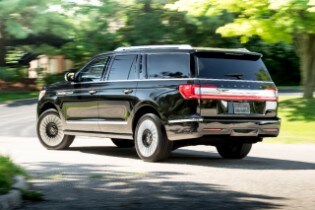 2018 Navigator (extended length) Lincoln Black Label Dest...