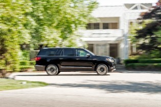 2018 Navigator (extended length) Lincoln Black Label Dest...