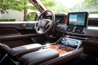 2018 Navigator (extended length) Lincoln Black Label Dest...
