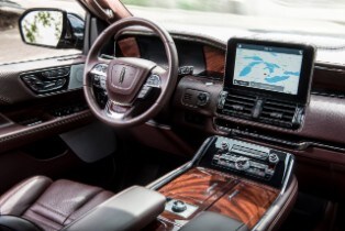 2018 Navigator (extended length) Lincoln Black Label Dest...