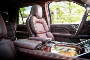 2018 Navigator (extended length) Lincoln Black Label Dest...