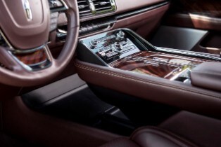 2018 Navigator (extended length) Lincoln Black Label Dest...