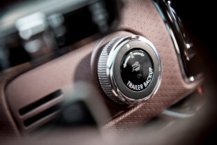 2018 Navigator (extended length) Lincoln Black Label Dest...