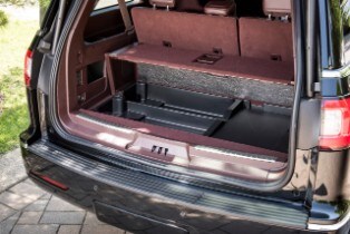 2018 Navigator (extended length) Lincoln Black Label Dest...